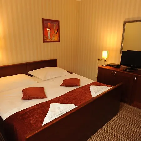 Hotel Encian 3*
