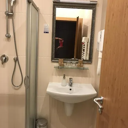Отель Encian 3*
