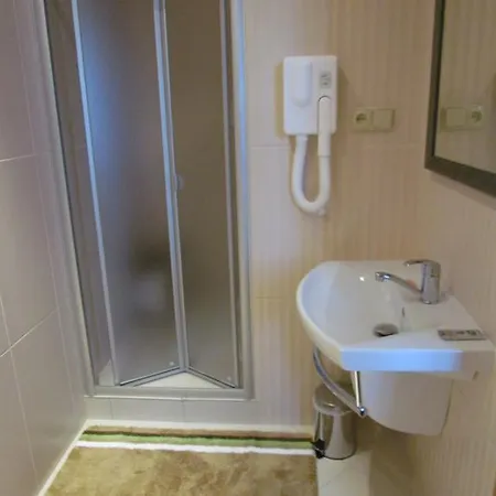 Отель Encian 3*