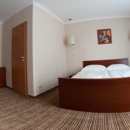Отель Encian 3*